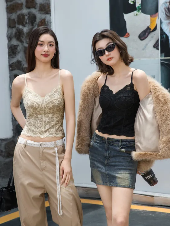 独特复古纯欲风蕾丝吊带背心女显瘦带胸垫一体内搭打底2025秋冬