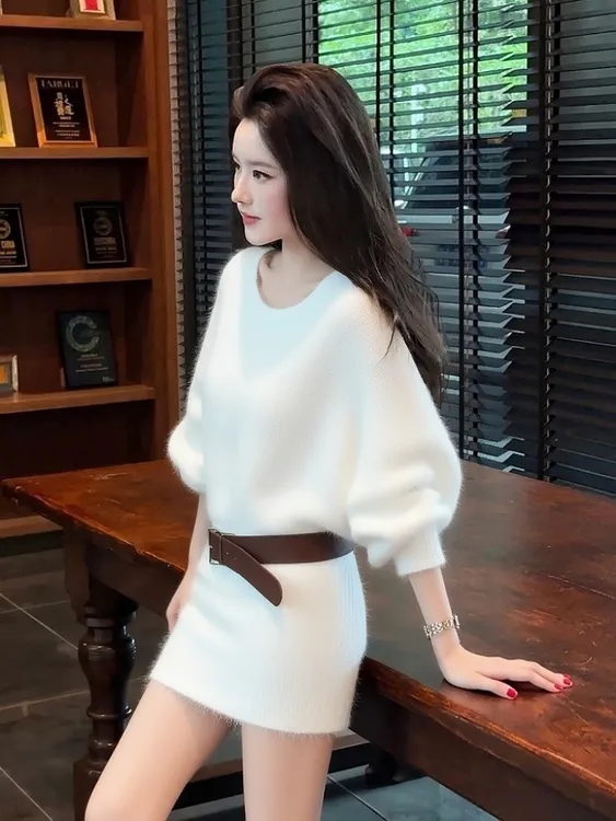 温柔气质圆领收腰显瘦连衣裙女高级感重工仿水貂减龄保暖减龄短裙