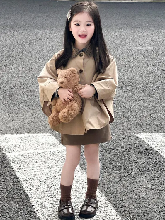 2025新款女童春秋设计感小众圆领斗篷宽松女孩纯色时尚女童风衣