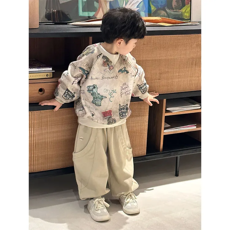 男童套装2025春装新款洋气卡通恐龙涂鸦卫衣儿童杏色工装裤两件套