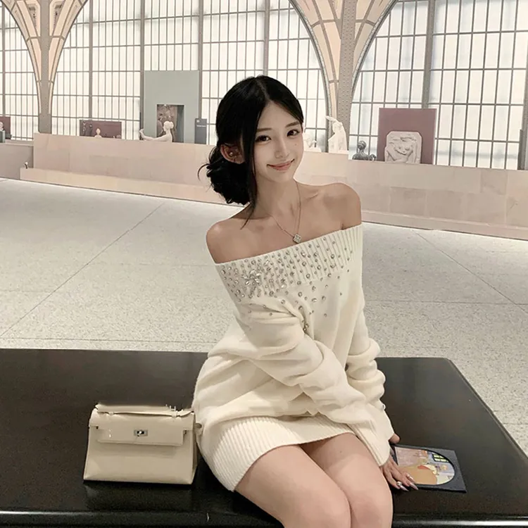 法式重工镶钻一字肩套头毛衣女秋季新款设计感慵懒宽松针织衫上衣