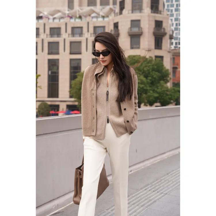 【余书】无袖修身质感浅卡其立领拉链针织马甲Y304339