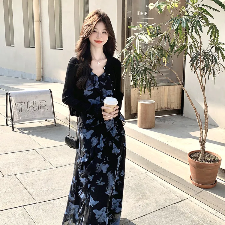 2025早秋法式巨好看蝴蝶印花吊带裙套装女时尚气质黑色开衫两件套