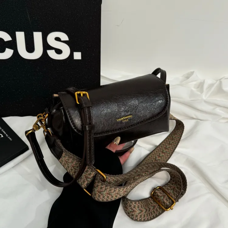 斜挎包横款腋下包字母简约小包包多层款通勤风法式