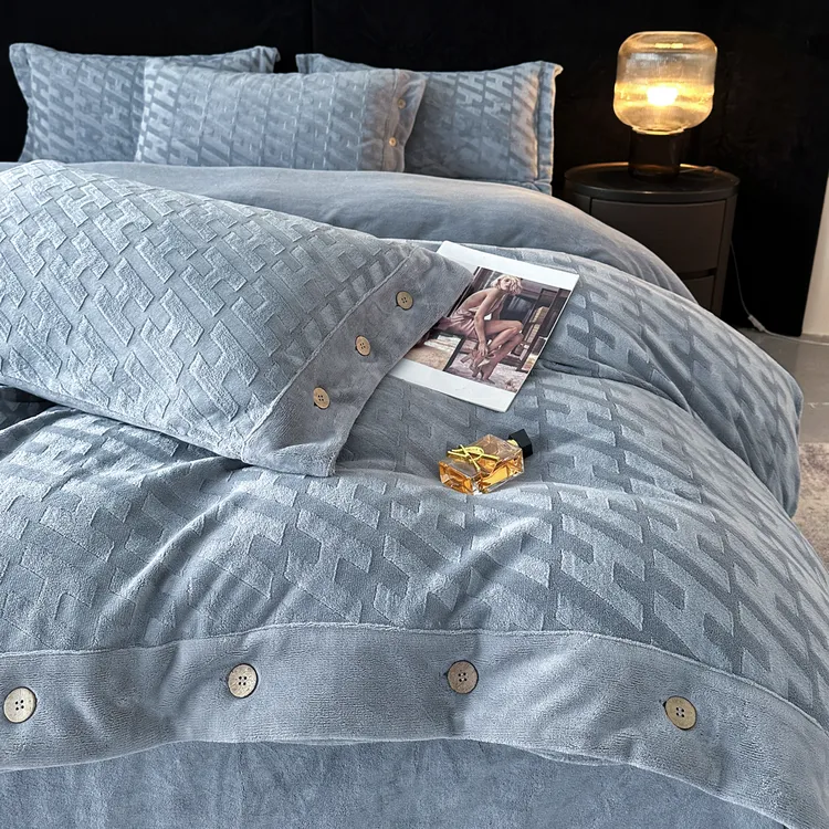 高端雕花双面绒加厚保暖牛奶绒被套四件套 裸睡轻奢纽扣款床品