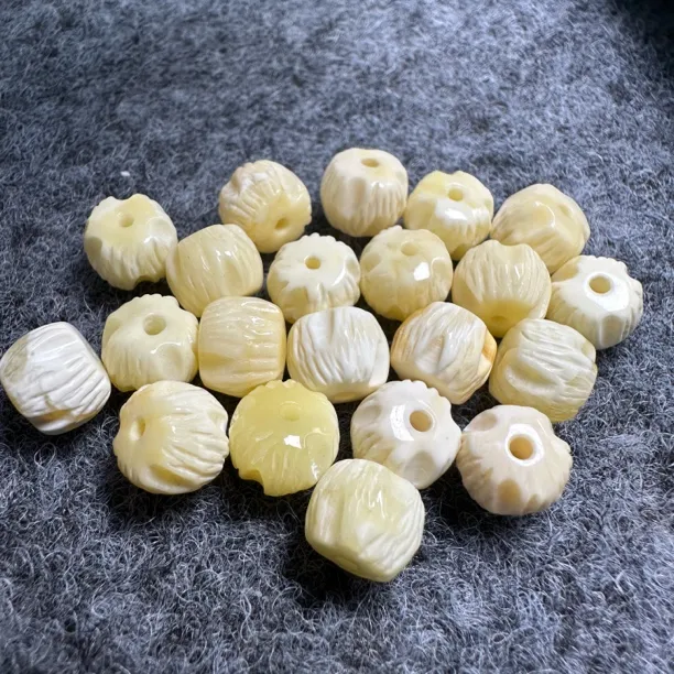 俄料蜜蜡浓白蜡 雕刻百香籽 直径8 多样性发货发其一
