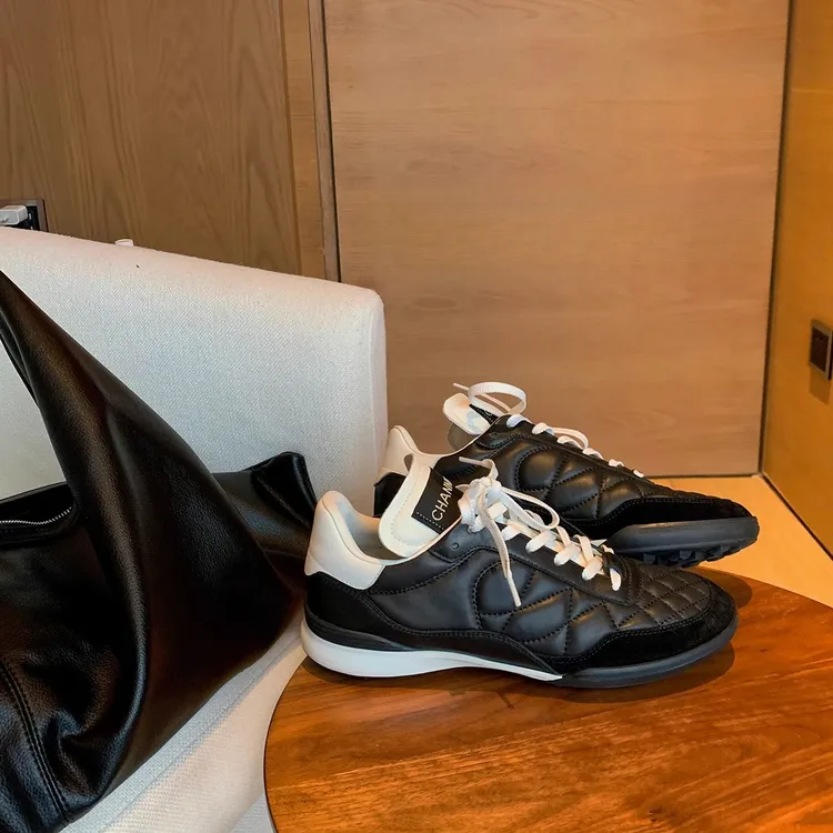 【葡萄妈同款】2025新款菱格小香风牛皮厚底时尚休闲老爹鞋运动鞋女