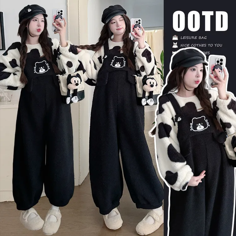 孕妇装2025秋冬装加绒加厚套装羊羔绒猫猫背带裤+奶牛珊瑚绒上衣