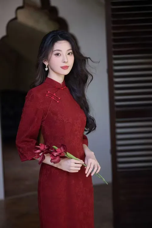 红雪¬冬季显瘦国风中式新款中长款修身冬天新娘日常2025女款旗袍