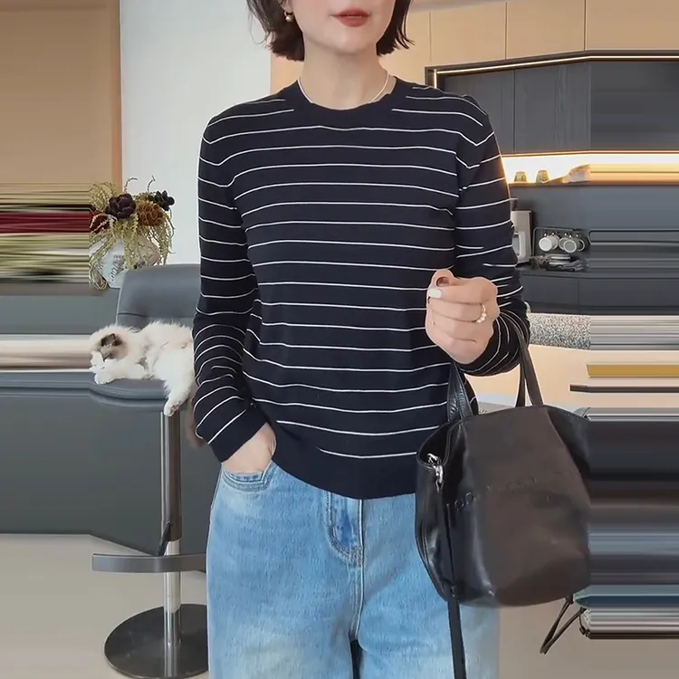 大码设计感条纹圆领长袖T恤女早秋新款微胖mm显瘦内搭打底衫上衣