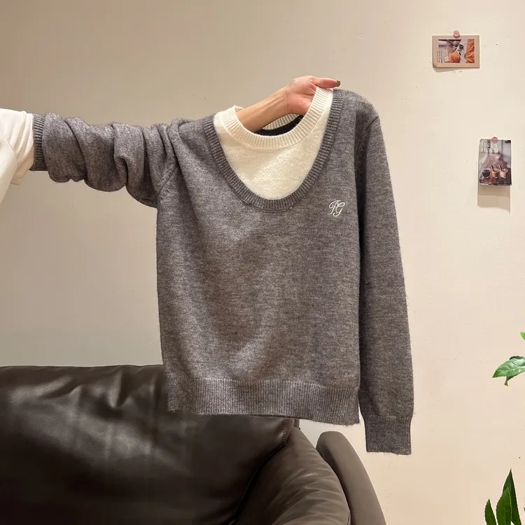【现货】灰色假两件圆领毛针织衫女秋季2025新款宽松慵懒感撞色上衣
