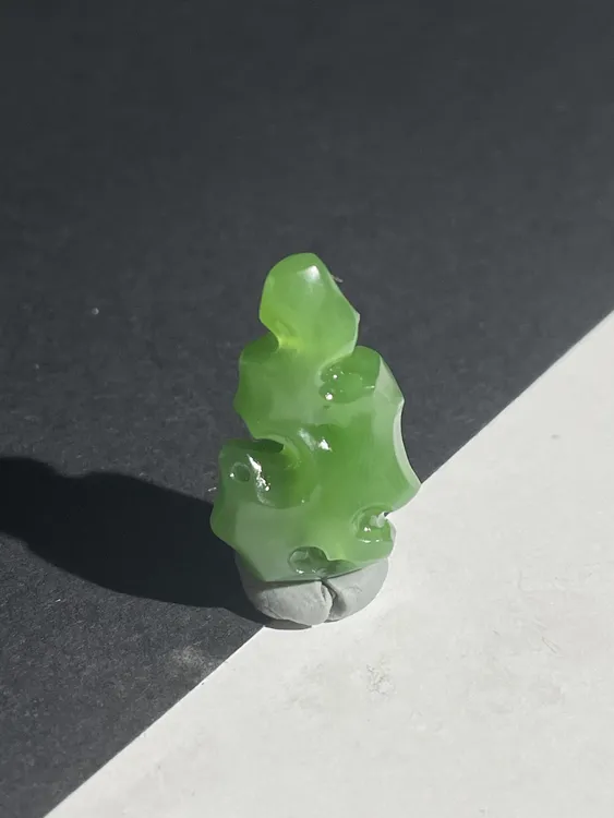 精品和田玉俄罗斯碧玉苹果绿太湖石吊坠挂件 色浓色正干净5.72克