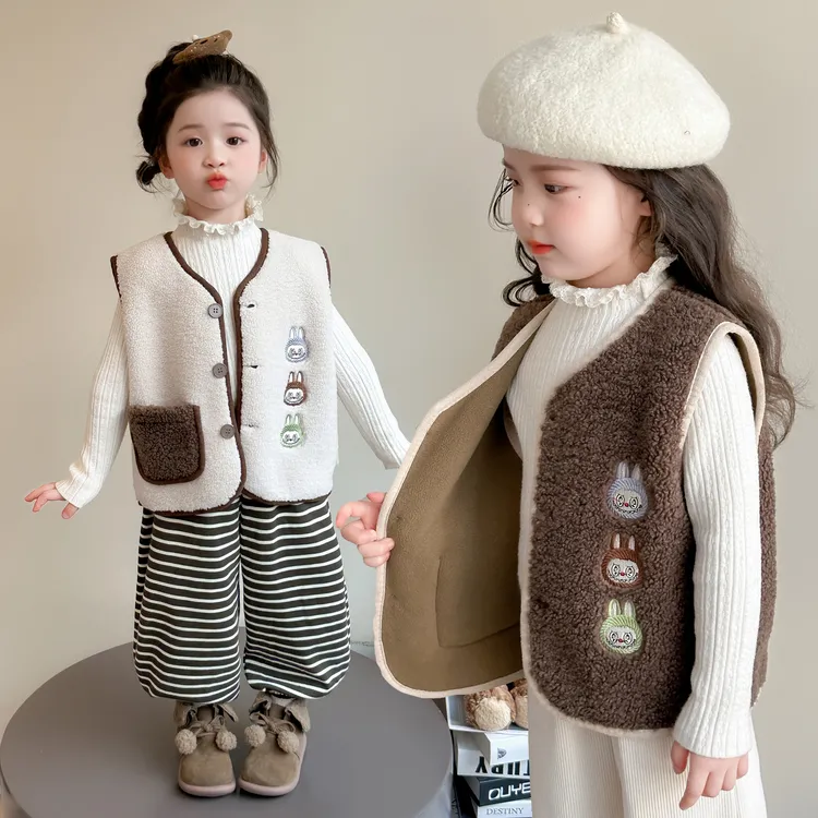 女童刺绣保暖春秋冬季马甲儿童外穿坎肩2025新款背心女宝宝冬装潮