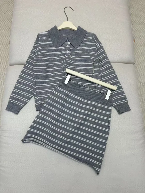 御姐盐系轻熟风套装女条纹毛衣针织短裙两件套欧货减龄搭配一整套