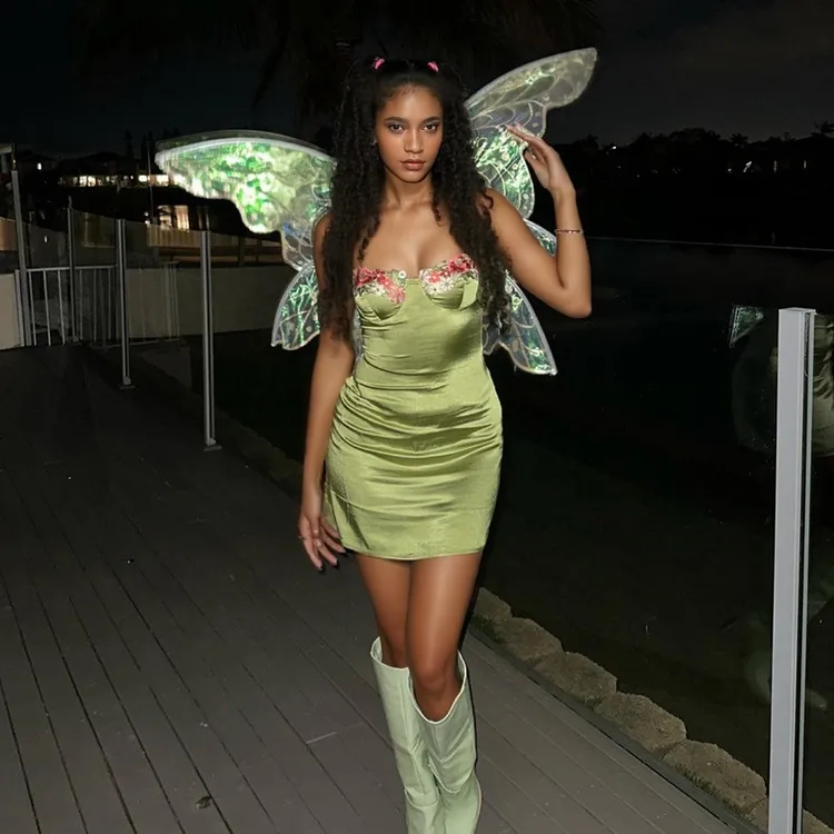 度假风时尚辣妹吊带短裙气质性感收腰绣花边包臀连衣裙