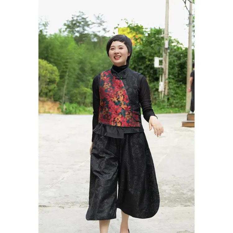 小董服饰2025056新款潮流时尚马甲秋季新中式