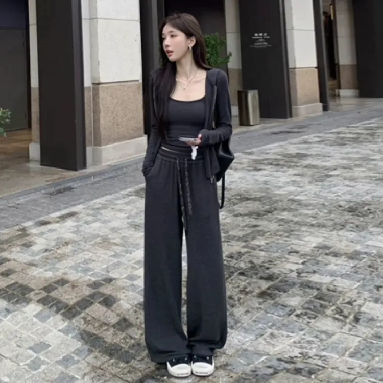 巨好看的早秋套装2025新款盐系减龄运动休闲卫衣吊带阔腿裤三件套