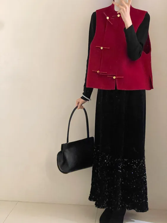 2025秋冬新款新中式红色毛呢马甲外套搭配长袖打底半身裙三件套女