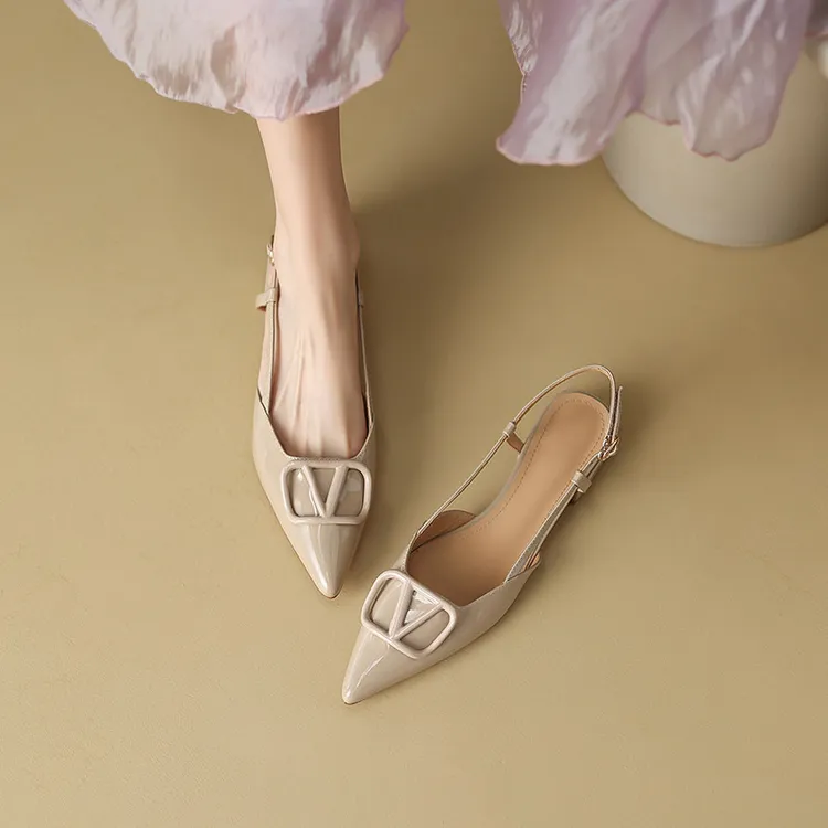 法式仙女风平底鞋女包头凉鞋2025春夏款真皮百搭尖头V扣后空单鞋
