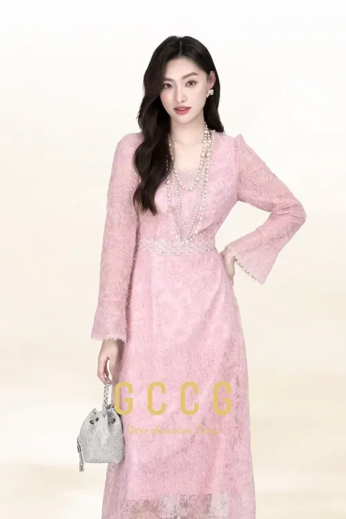 82轻奢知n恩毛毛蕾丝亮片连衣裙 时尚显瘦气质女人必备2056