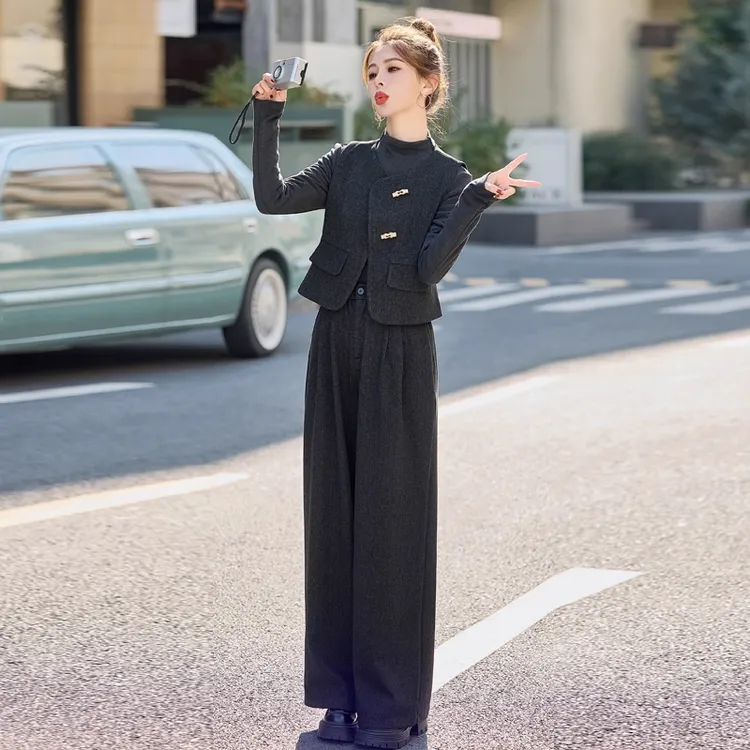 今年流行的漂亮套装女2025春秋新款西装马甲阔腿裤洋气休闲三件套