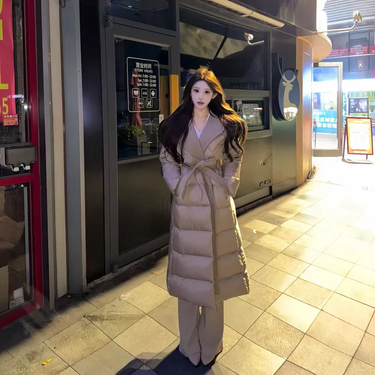 周周·【高智韩女】可拆卸翻领收腰中长款羽绒服