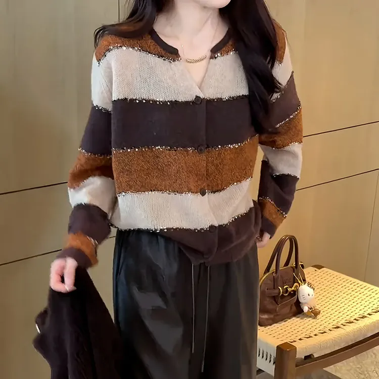 大码女装细闪撞色条纹v领毛衣针织衫秋季新款胖mm显瘦内搭小上衣