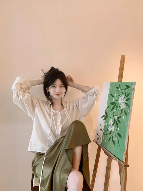 2025夏季新款法式甜美木耳边V领衬衫女设计感小众长袖百搭半身裙