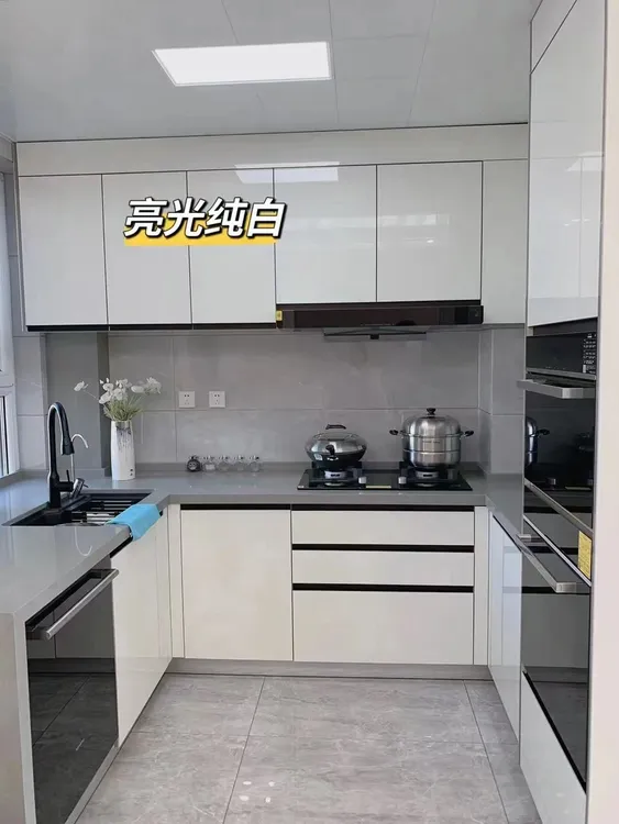 瓷砖组装厨房橱柜