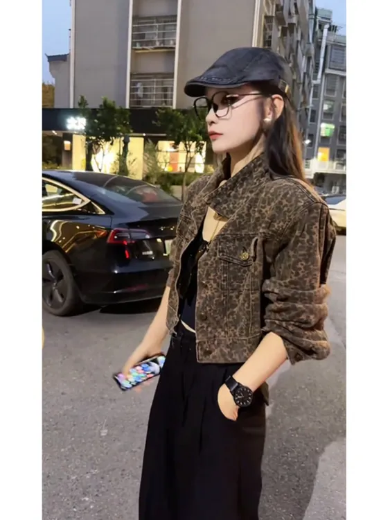 复古豹纹翻领牛仔外套女别致高腰短款夹克上衣气质感百搭秋季女装