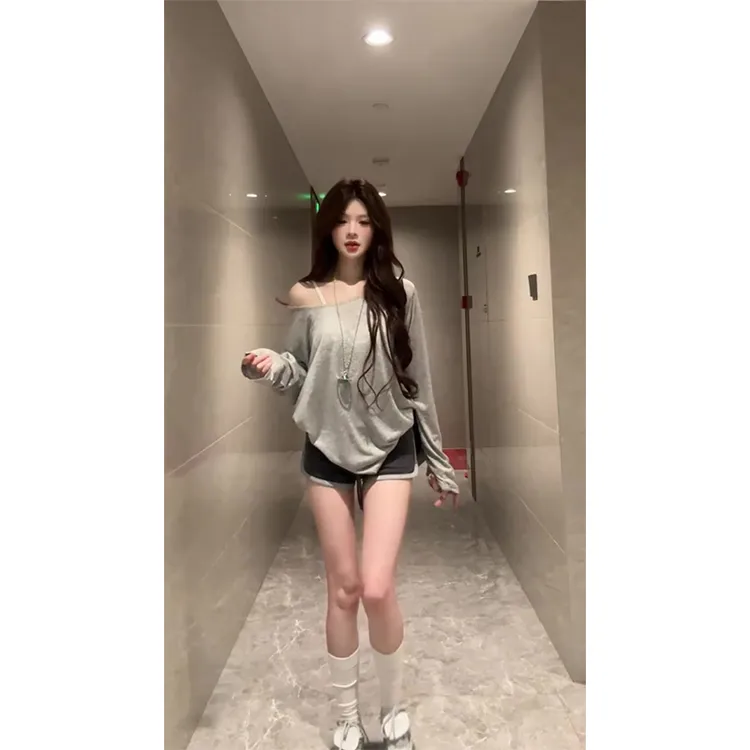 辣妹纯欲运动风斜肩长袖T恤时尚气质设计感上衣高腰百搭短裤套装