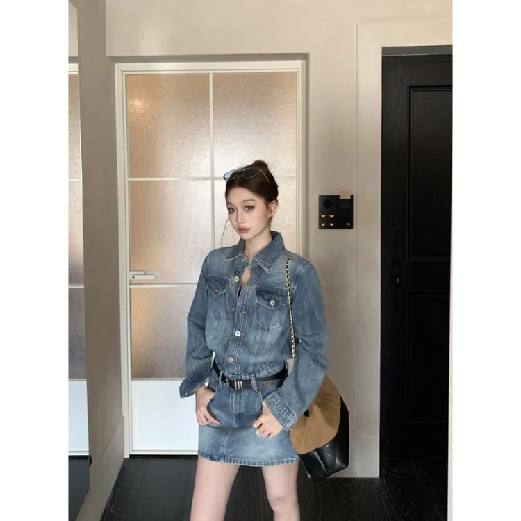 新款初秋韩版小众牛仔连衣裙腰带女装设计高级感港味复古气质裙子