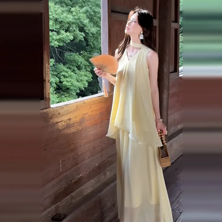 法式黄色无袖背心连衣裙女夏季2025新款早秋绝美漂亮套装长裙5112