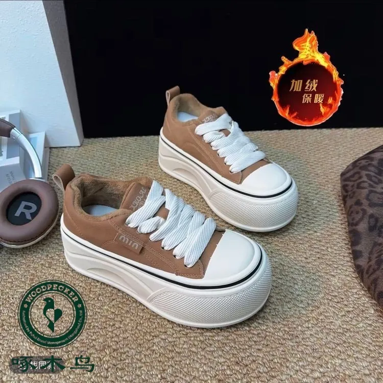 啄木鸟品牌加绒厚底小白鞋秋季百搭厚底舒适轻便休闲鞋女27169-1