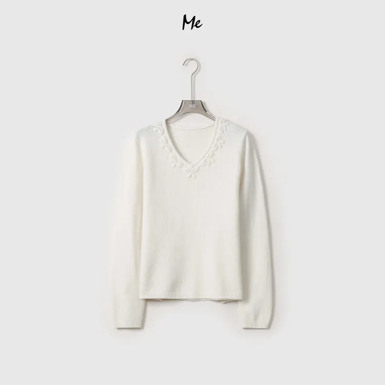 ME【蝴蝶结钩花领毛衣】100绵羊毛v领长袖轻肤保暖针织毛衣MEQA4077