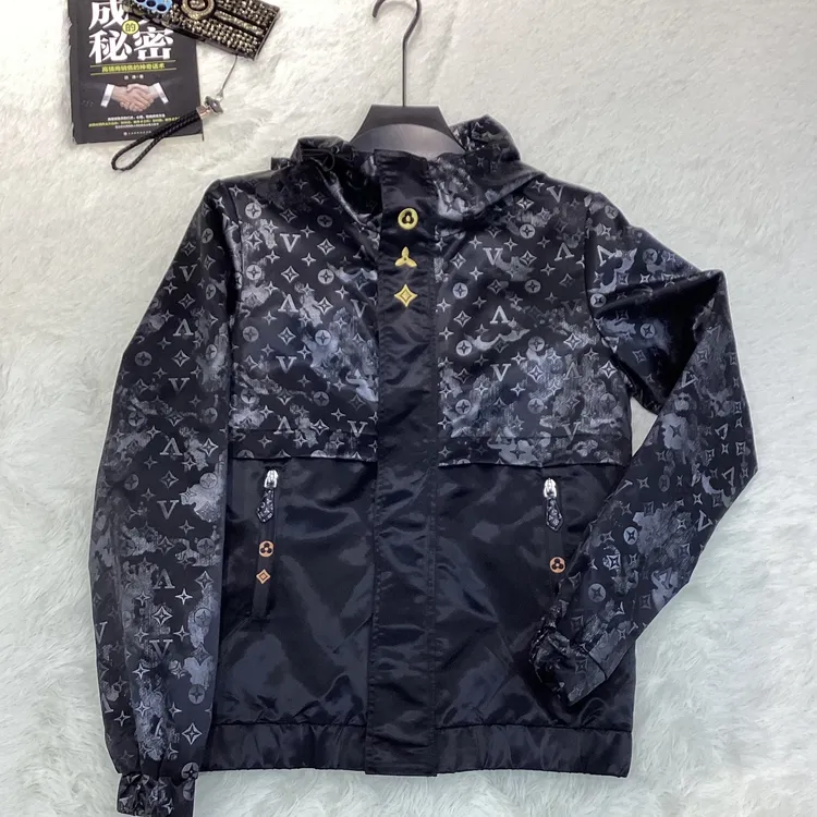 2025欧版夹克拼接缎面刺绣情侣款爆款高端经典大气十足8602