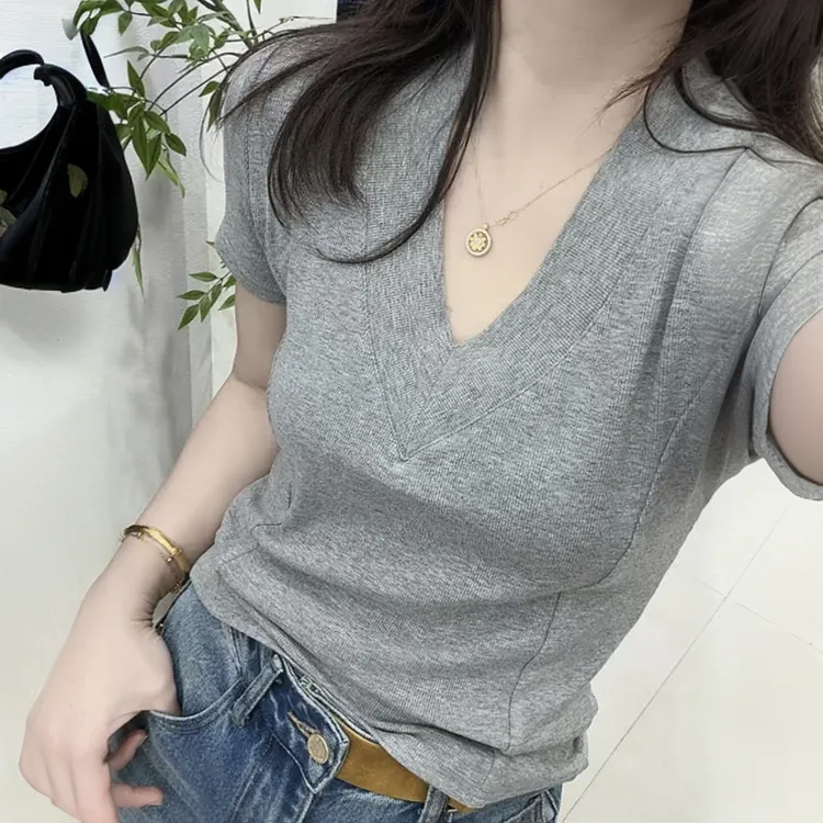 HONG JIA LIN/虹嘉琳灰色简约V领短袖T恤高级感今年流行大码显瘦