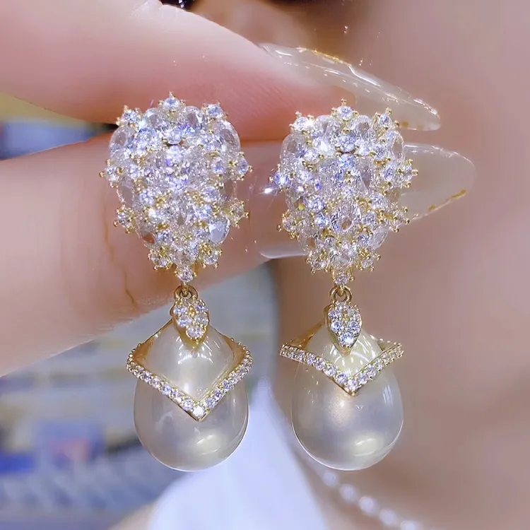 铜合金合成锆石耳饰 法式港风气质轻奢香槟色珠珠锆石女名媛耳环