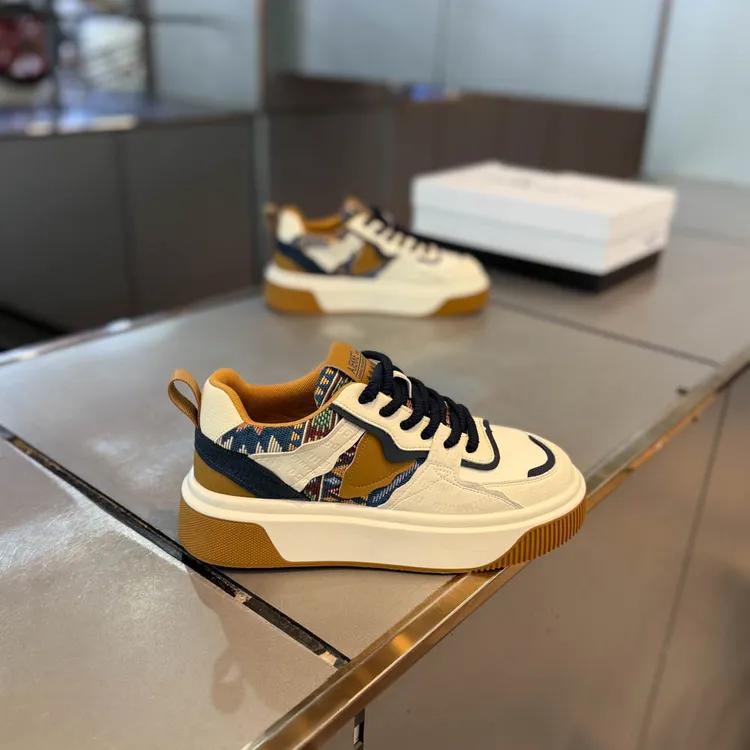 2025年高级感网红款男士轻奢百搭时尚鞋休闲舒适网红春季新款男鞋