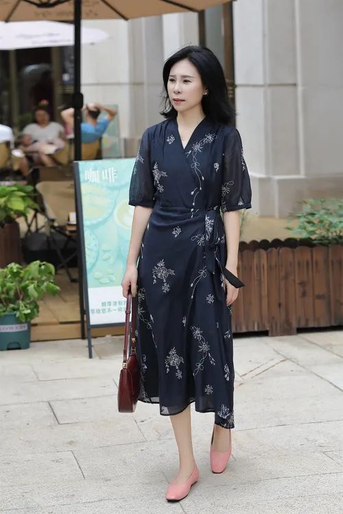 【杜小小】“浪漫轻法”优雅重工刺绣高级感显瘦收腰系带连衣裙1803