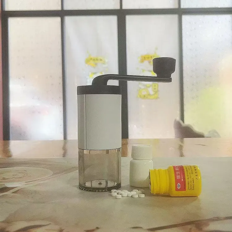 【药片研磨器】新款手摇磨药器磨西药片碾药超细粉老人婴儿碎药神器