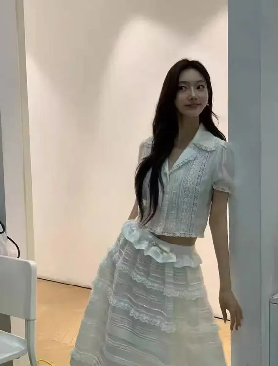 木子小店白色刺绣上衣长半裙