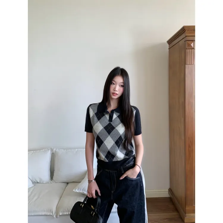 withmin凉皮 早秋格调 辣妹黑色格纹POLO领薄针织短袖上衣2523884