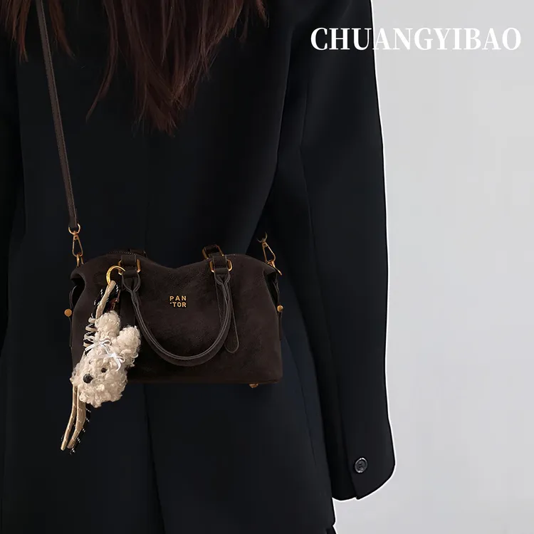 秋冬波士顿保龄球包包女式2025新款高级感轻奢小众通勤斜挎枕头包