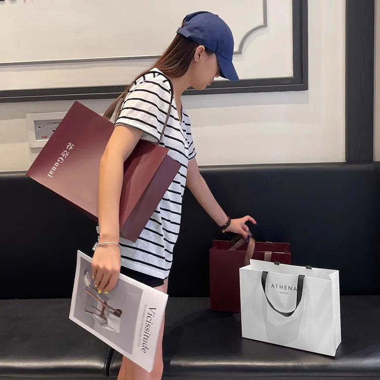 高级服装店手提袋子购物纸袋女装包装衣服礼品饰品美容院定制logo