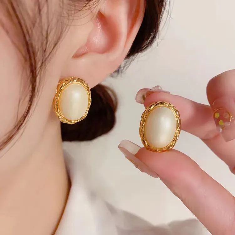 合金仿珍珠仿珍珠耳饰 法式复古港风金属椭圆珍珠耳钉女气质时尚