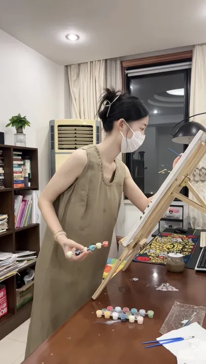 2025夏季 新款法式气质高级感精致钉珠海边度假风连衣裙