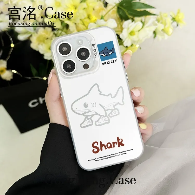 白底穿鞋鲨鱼彩银壳适用于iPhone苹果17手机壳华为oppo小米手机壳