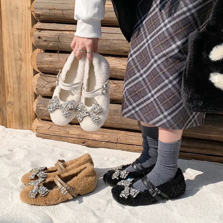 2025冬季新款加绒保暖毛毛鞋女一字式扣带蝴蝶结休闲内增高平底鞋