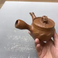 瓷片密密麻麻地铺满一